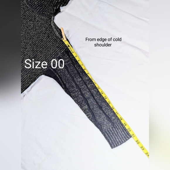 🆕 Torrid Lurex Cold Shoulder Turtle Neck Sweater (Torrid 00 & 5) - Picture 8 of 16